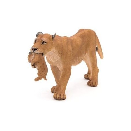 Lionne avec lionceau