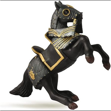 Cheval du chevalier en armure noire